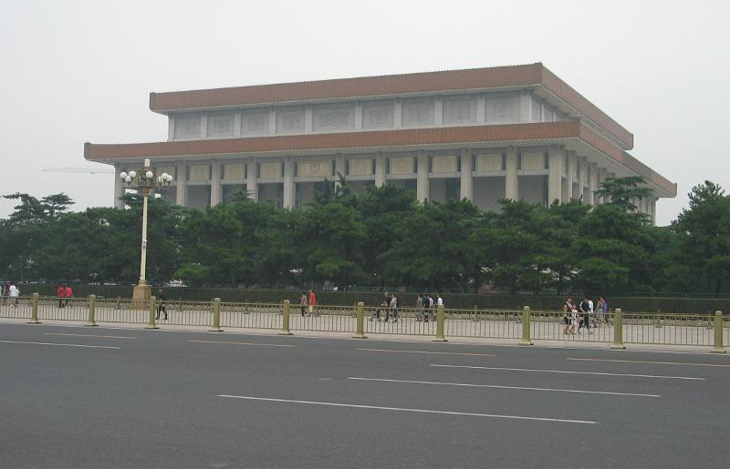 master_5059.jpg - Mao's toomb at Tiananmen Square.  Mao is laid out is a glass casket for all to see.  We didn't get to go in.  Janet's image.