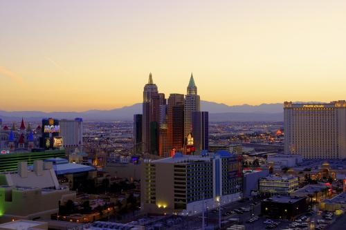 CRW_3873_4_5_tonemapped.JPG - Las Vegas at sunset.